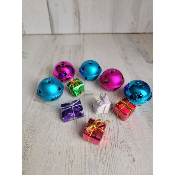 Metal bell ball presents ornament Xmas set - Picture 1 of 7